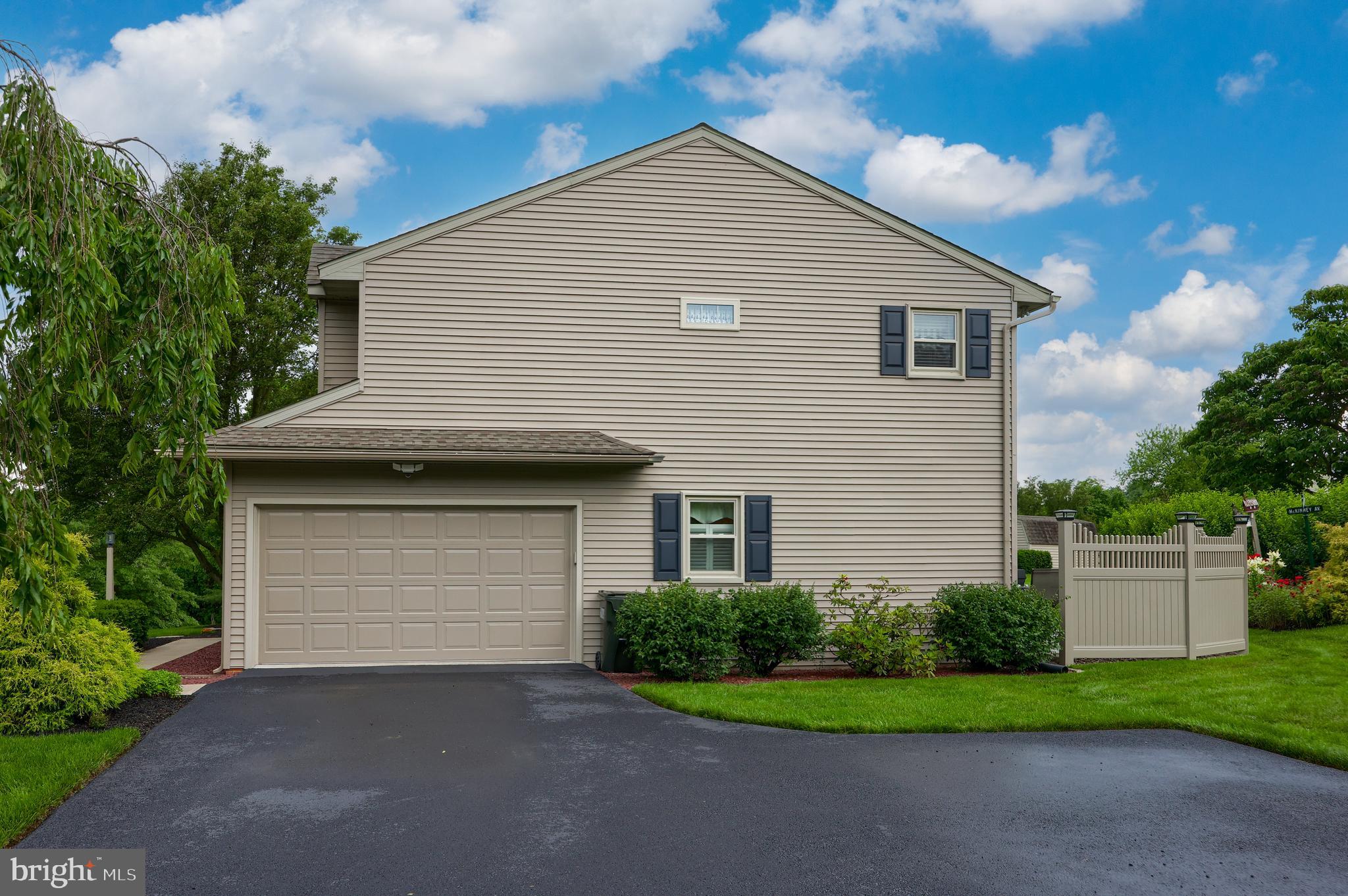 12 Hallmark Drive Lititz, PA 17543 - Photo 12 of 65