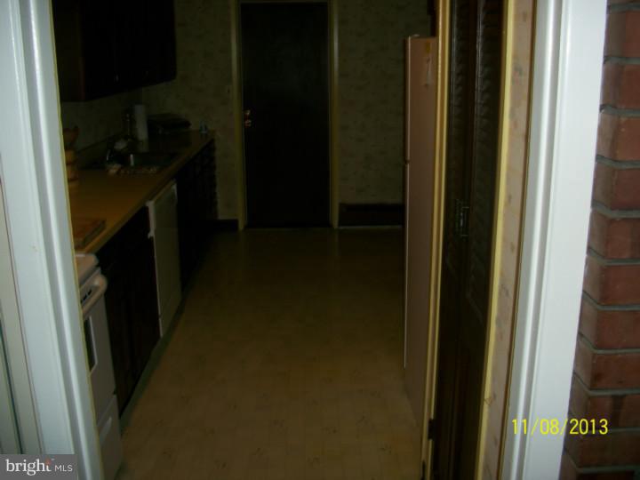 29 Roving Road Levittown, PA 19056 - Photo 5 of 8