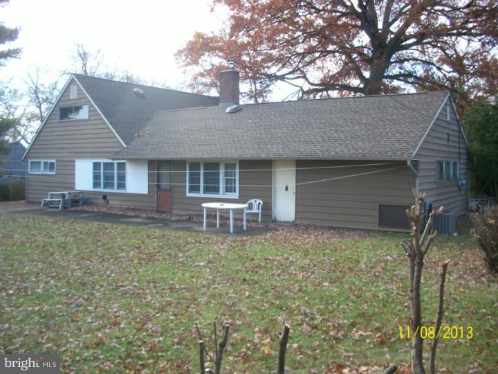 29 Roving Road Levittown, PA 19056 - Photo 8 of 8 Exterior Back