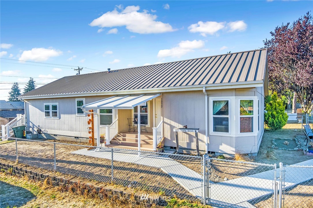 1032 Maple Street Everett, WA 98201 - Photo 1 of 24 Gallery Image 1