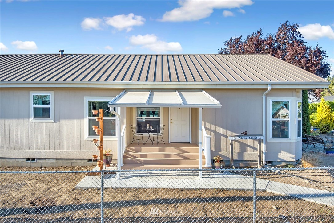 1032 Maple Street Everett, WA 98201 - Photo 2 of 24 Gallery Image 2