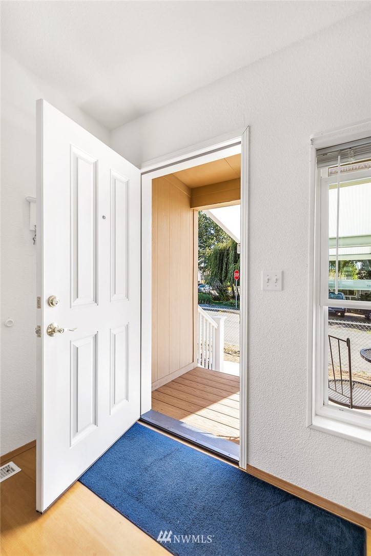1032 Maple Street Everett, WA 98201 - Photo 3 of 24 Gallery Image 3