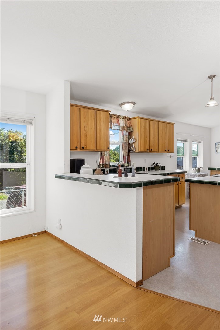 1032 Maple Street Everett, WA 98201 - Photo 6 of 24 Gallery Image 6