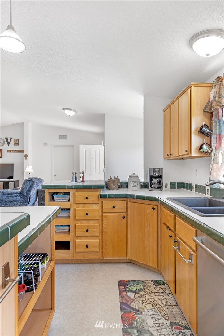 1032 Maple Street Everett, WA 98201 - Photo 7 of 24 Gallery Image 7