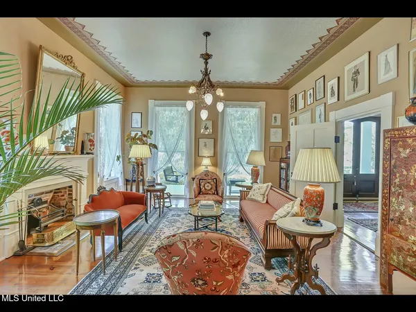 $988,000 | 138 East Fulton Street, Canton, MS 39046