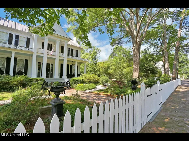 $988,000 | 138 East Fulton Street, Canton, MS 39046