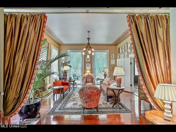 $988,000 | 138 East Fulton Street, Canton, MS 39046
