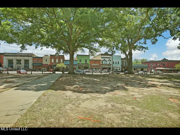 $988,000 | 138 East Fulton Street, Canton, MS 39046