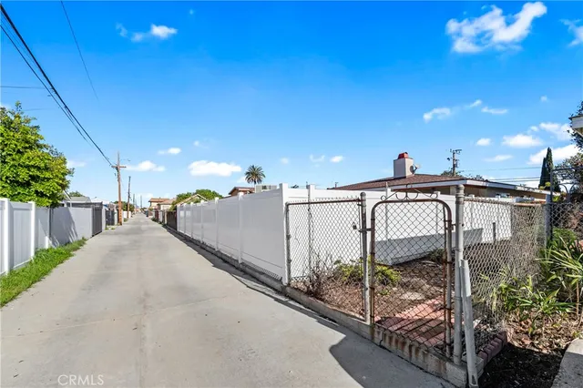 $605,000 | 12235-12235 Menlo Avenue, Hawthorne, CA 90250