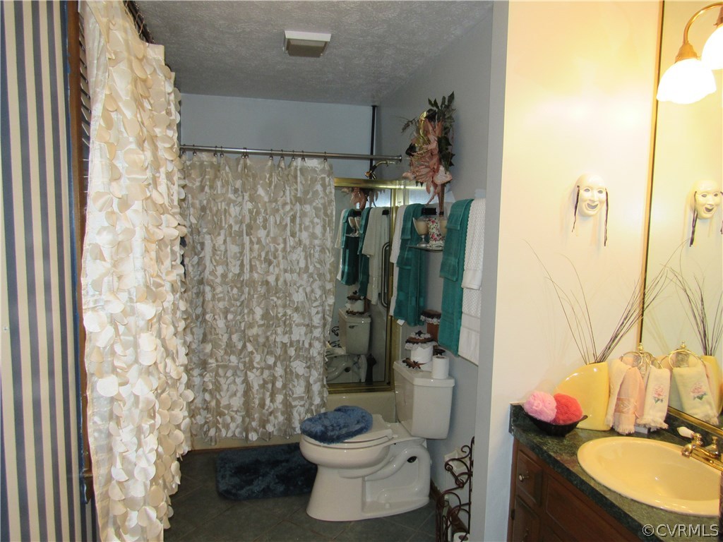 10045 Deerfield Road Providence Forge, VA 23140 - Photo 28 of 33 Master Bath