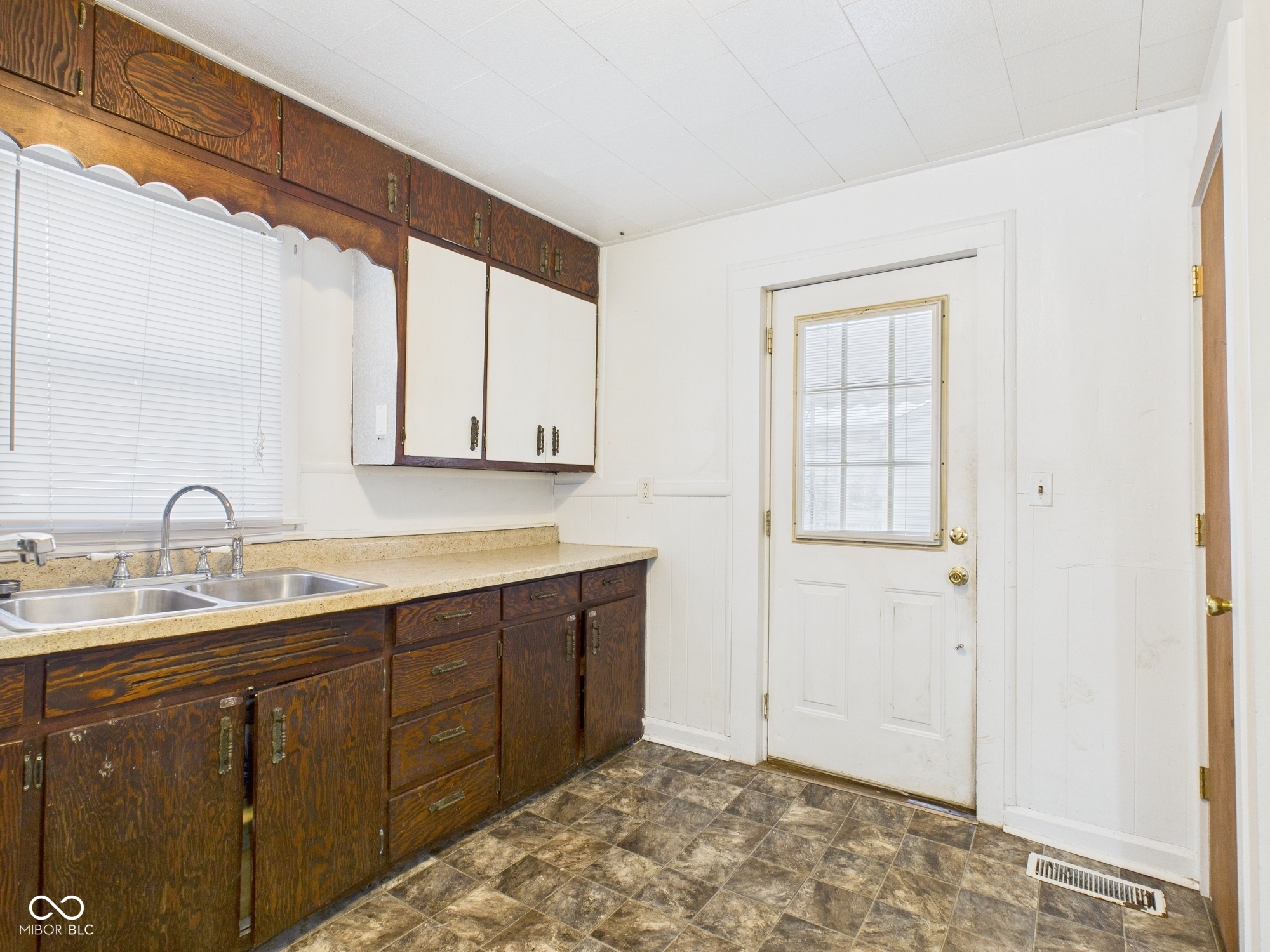 2509 Fowler Street Anderson, IN 46012 - Photo 6 of 17