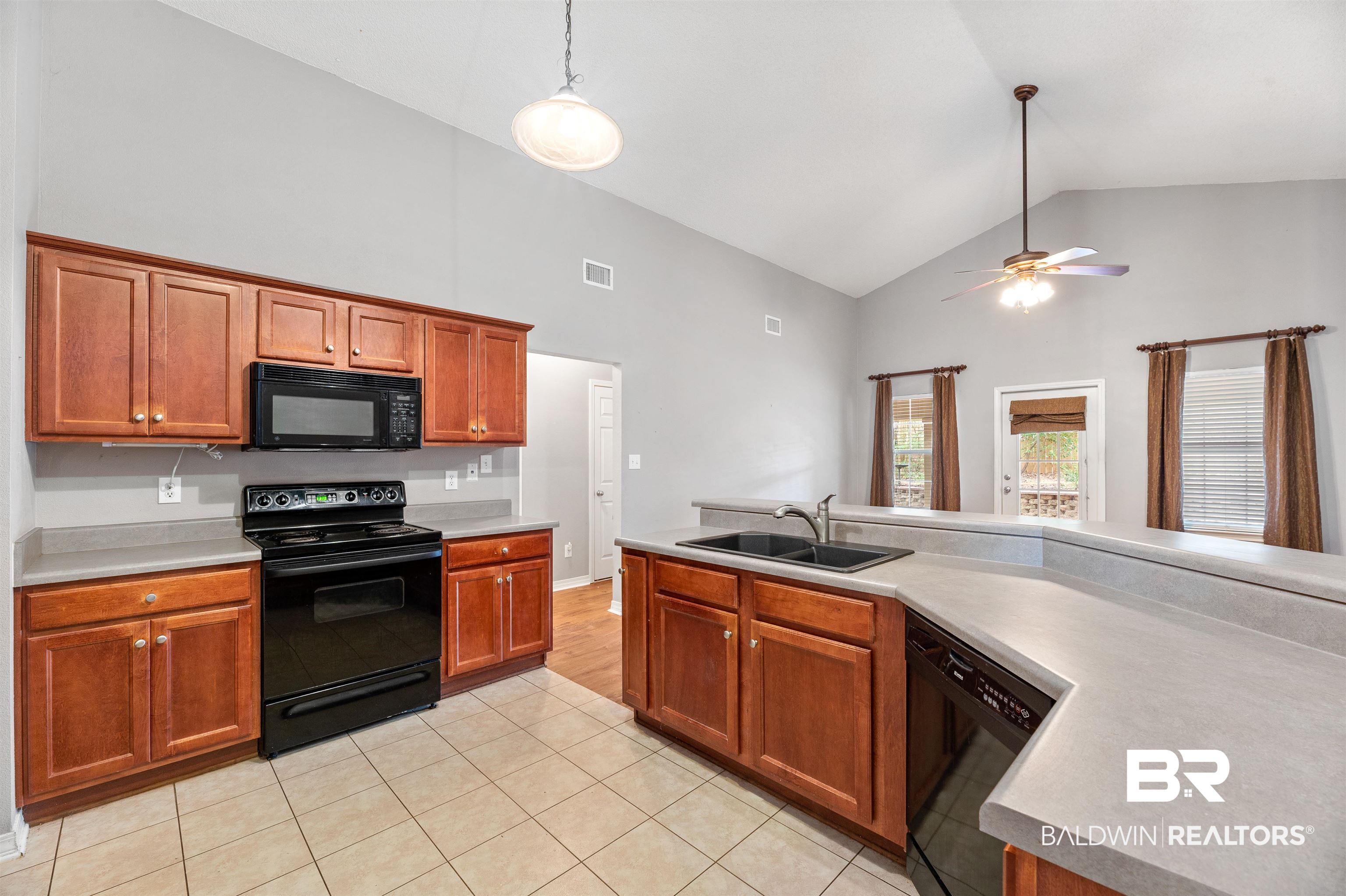 208 Spring Lake Drive Fairhope, AL 36532 - Photo 8 of 25 Kitchen