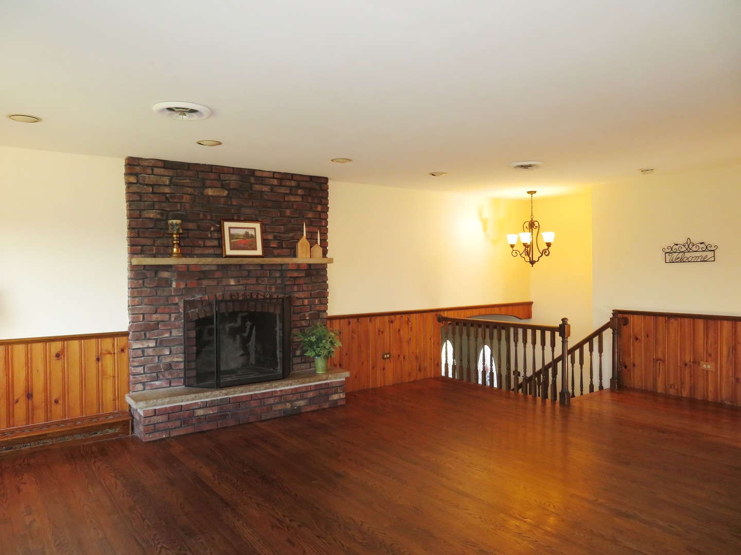 N724 Peter Road Wheaton, IL 60187 - Photo 3 of 25