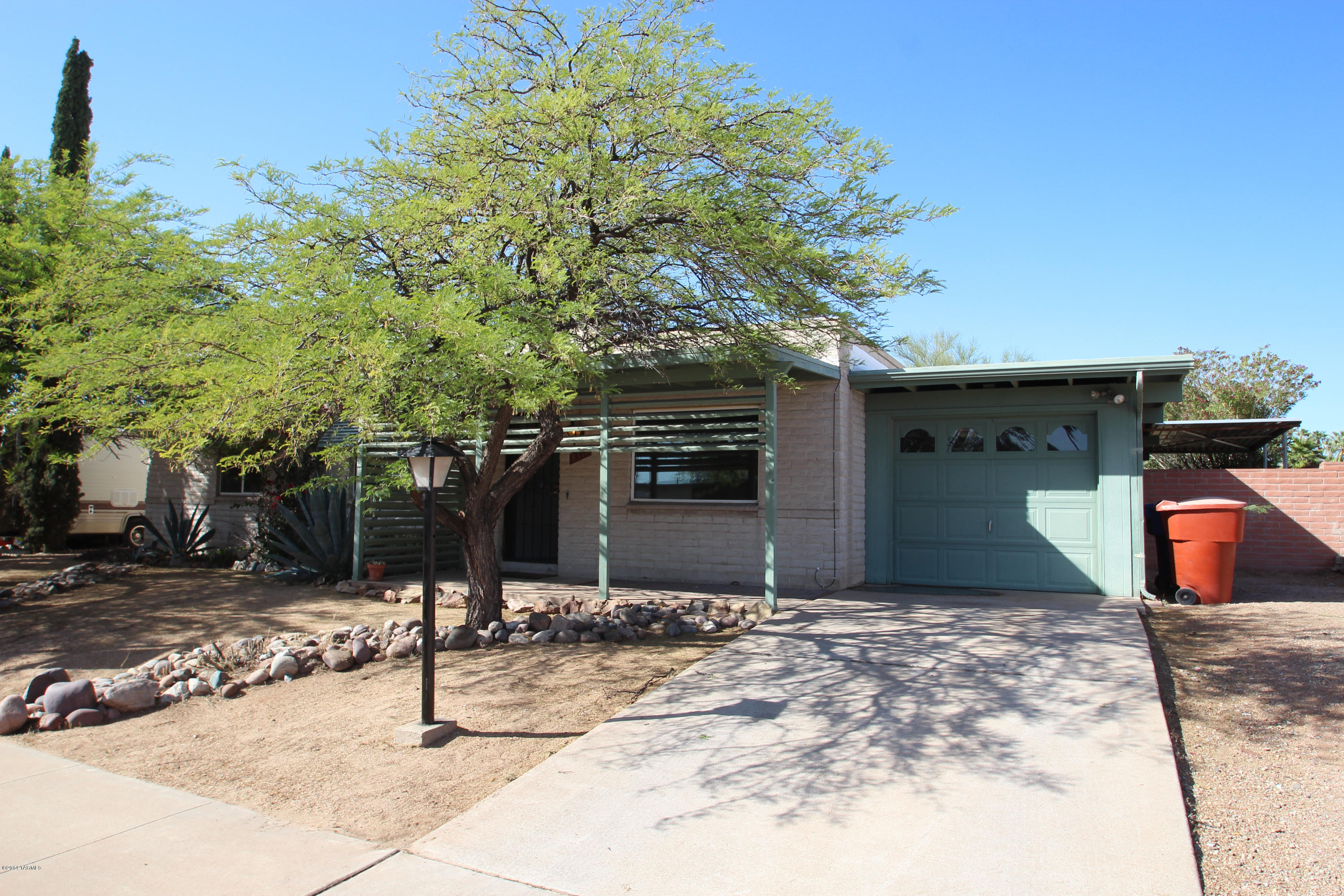 8357 East Rolling Ridge Street Tucson, AZ 85710 - Photo 2 of 16 Gallery Image 2