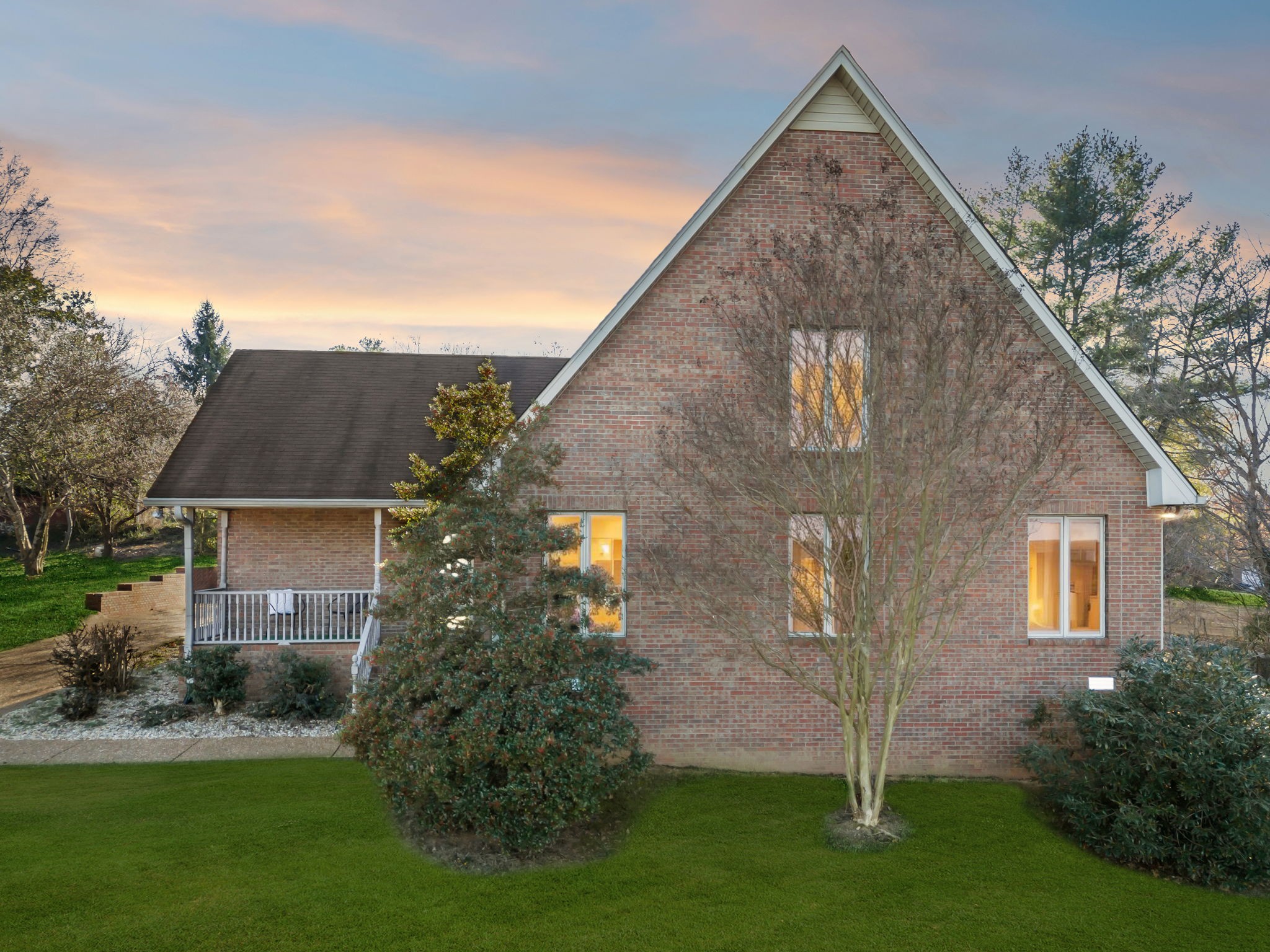 a view of a house with a yard