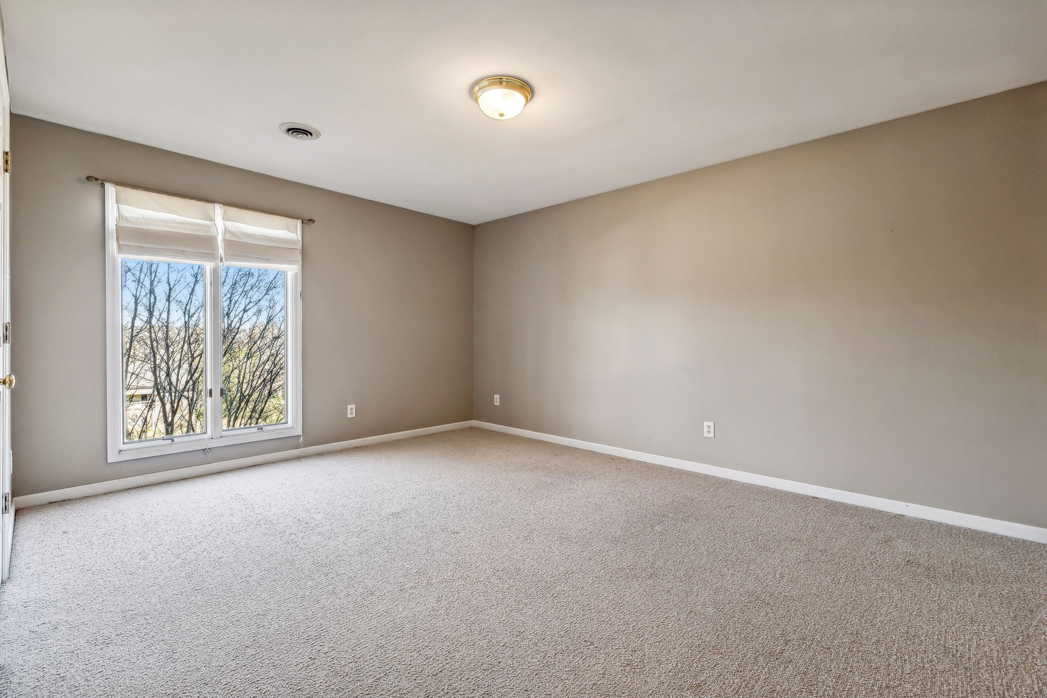 700 3rd Avenue West Springfield, TN 37172 - Photo 31 of 55 a view of an empty room with a window