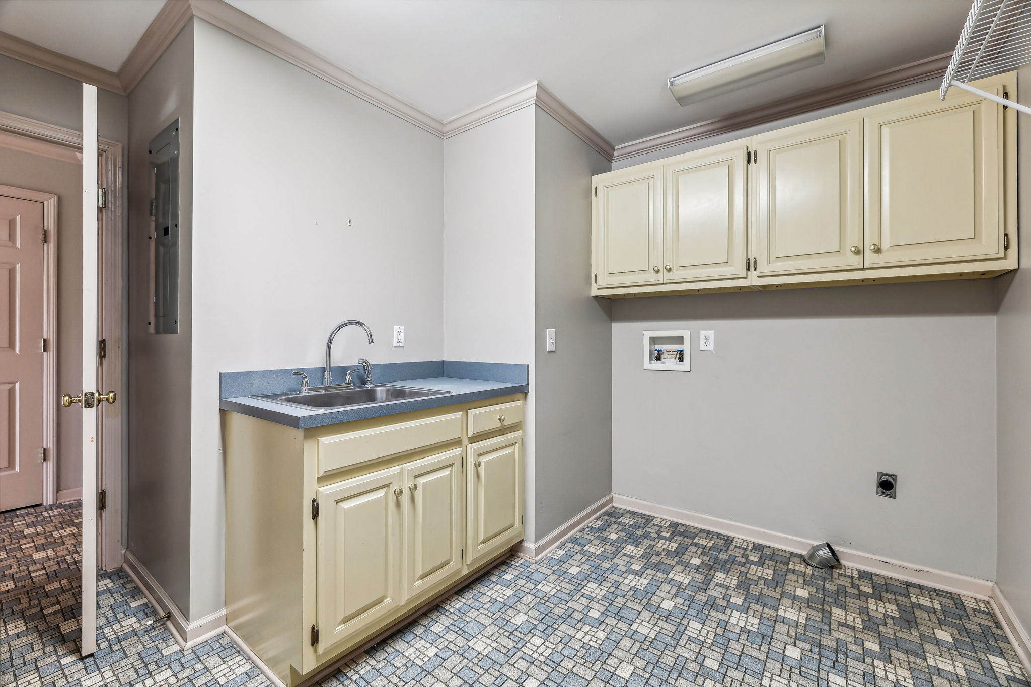 700 3rd Avenue West Springfield, TN 37172 - Photo 34 of 55 a bathroom with a sink and a mirror