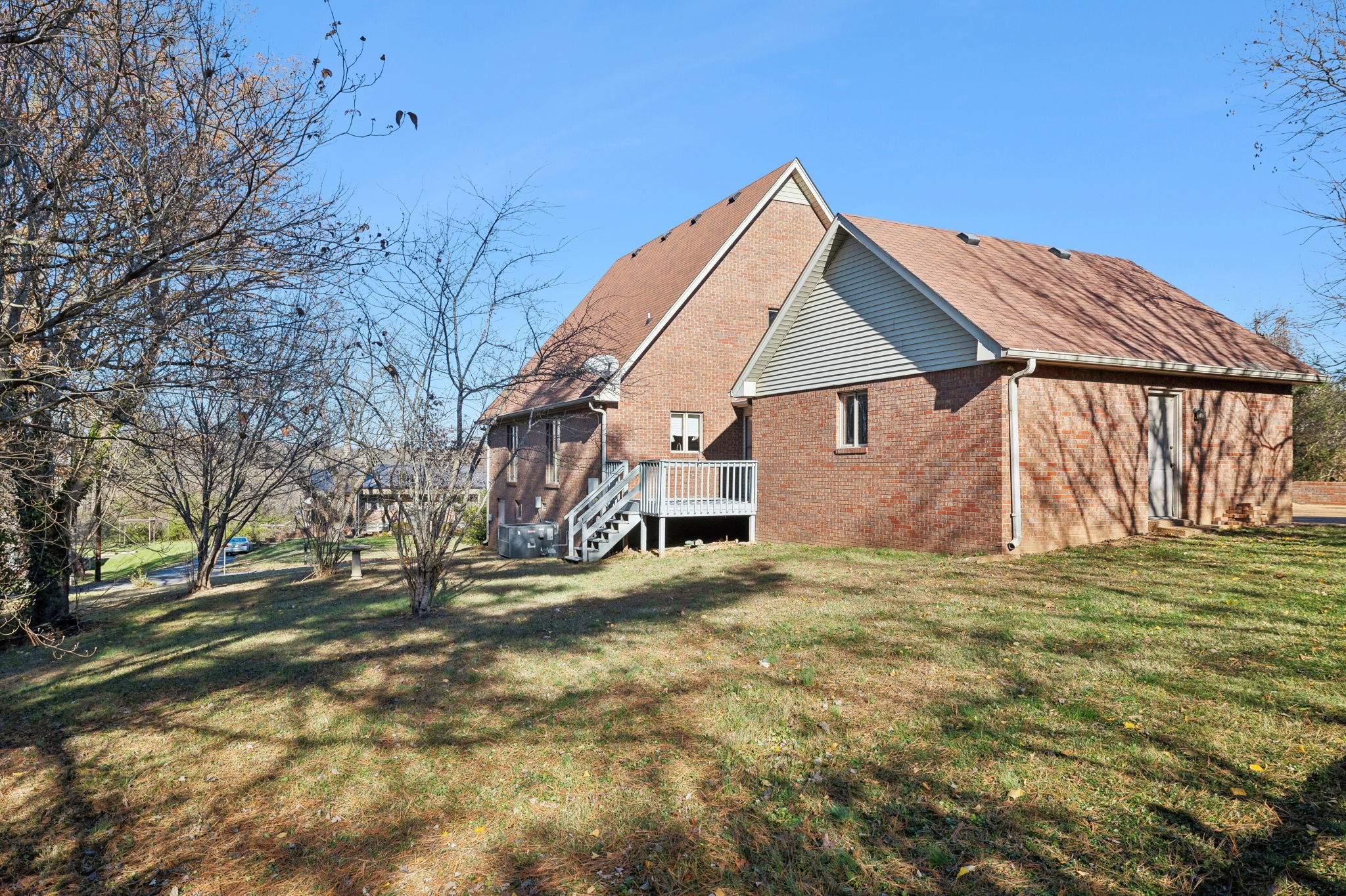 700 3rd Avenue West Springfield, TN 37172 - Photo 39 of 55 a view of a house with a yard