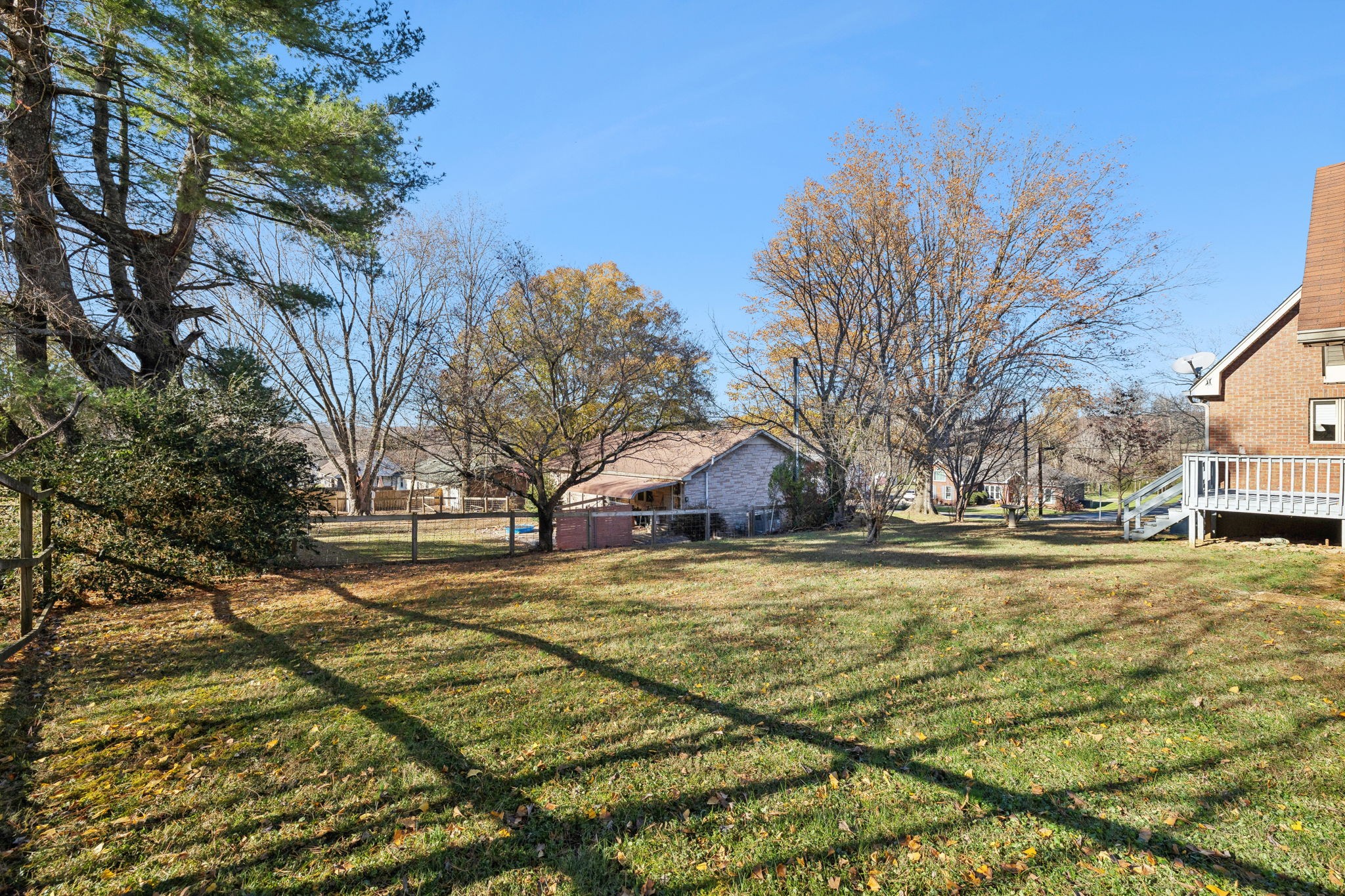 700 3rd Avenue West Springfield, TN 37172 - Photo 42 of 55 a view of a yard with a house