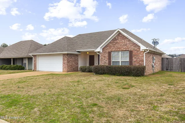 $1,850 | 118 Cherry Laurel Circle, Pearl, MS 39208