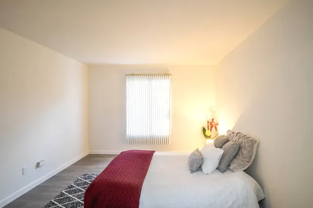 $2,100 | 800 Brook Drive, Unit 1, Streamwood, IL 60107