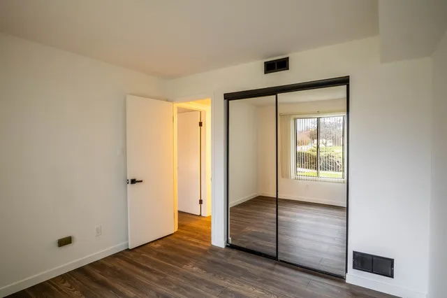 $2,100 | 800 Brook Drive, Unit 1, Streamwood, IL 60107