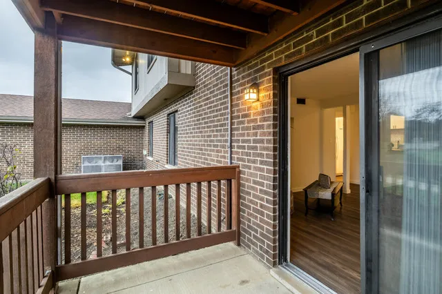 $2,100 | 800 Brook Drive, Unit 1, Streamwood, IL 60107