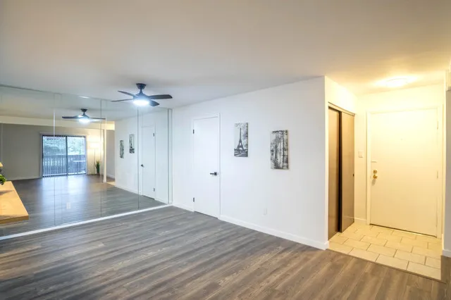 $2,100 | 800 Brook Drive, Unit 1, Streamwood, IL 60107