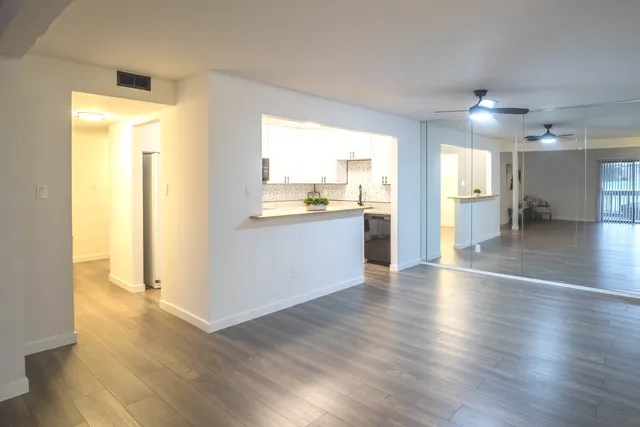 $2,100 | 800 Brook Drive, Unit 1, Streamwood, IL 60107