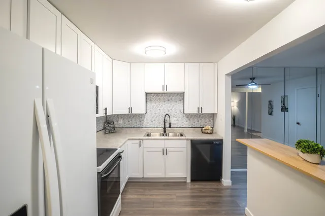 $2,100 | 800 Brook Drive, Unit 1, Streamwood, IL 60107