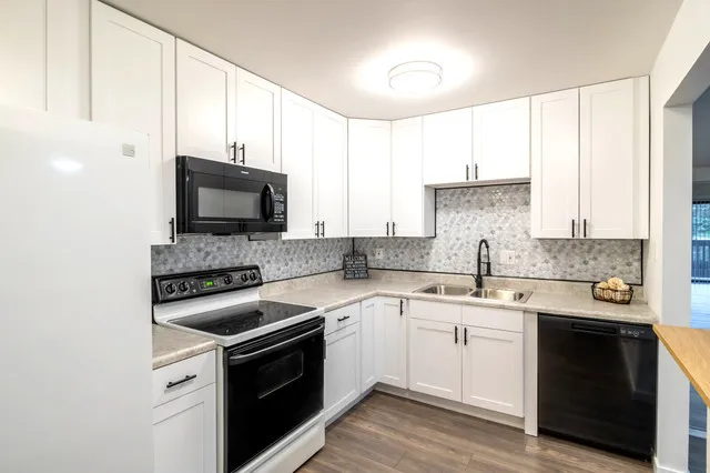 $2,100 | 800 Brook Drive, Unit 1, Streamwood, IL 60107