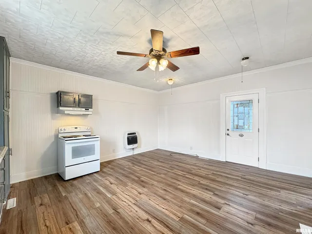 $180,000 | 370 West Carter Street, Fairview, IL 61432