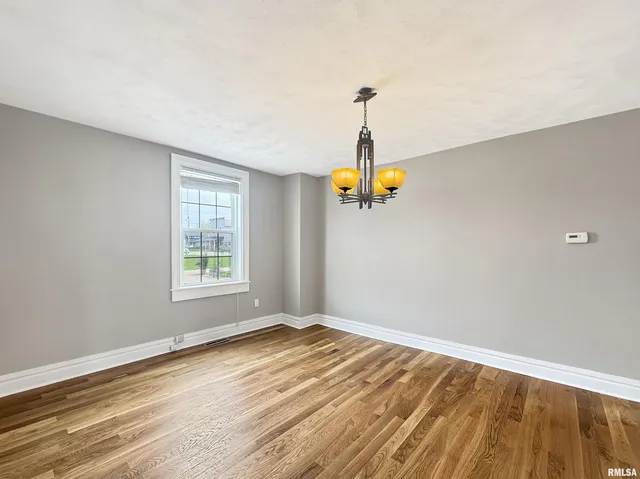 $180,000 | 370 West Carter Street, Fairview, IL 61432