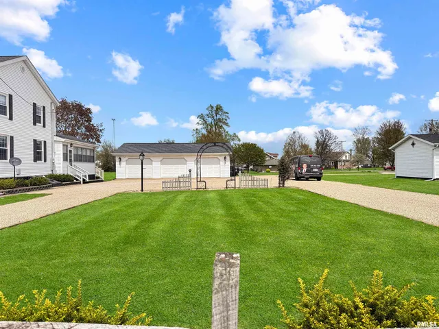 $180,000 | 370 West Carter Street, Fairview, IL 61432