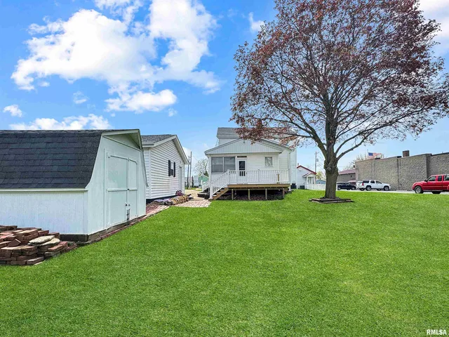 $180,000 | 370 West Carter Street, Fairview, IL 61432