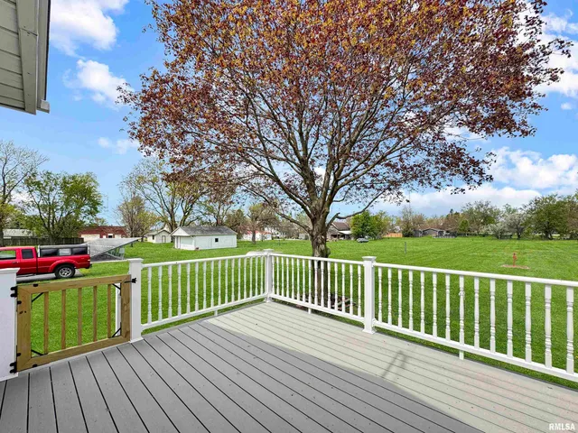 $180,000 | 370 West Carter Street, Fairview, IL 61432