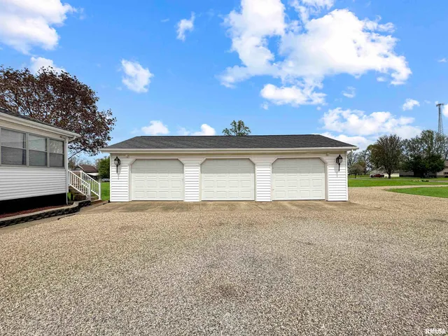 $180,000 | 370 West Carter Street, Fairview, IL 61432