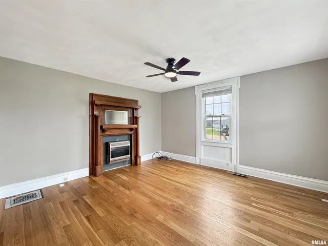 $180,000 | 370 West Carter Street, Fairview, IL 61432