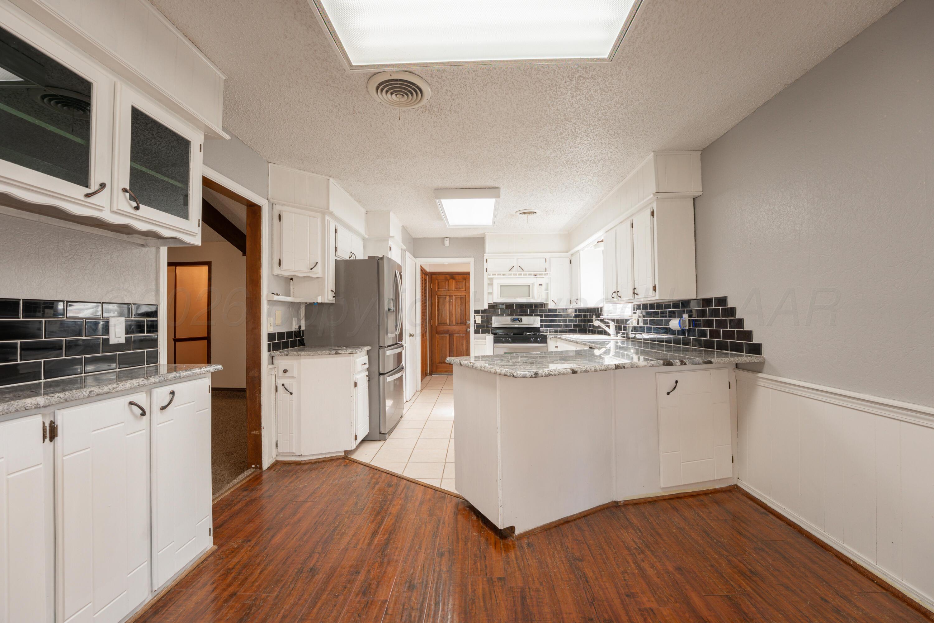 4203 Dodson Drive Amarillo, TX 79110 - Photo 10 of 26 10 KITCHEN