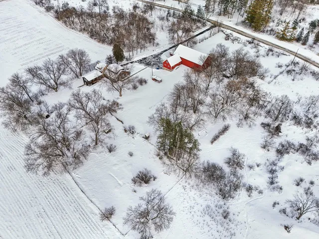 $650,000 | 6273 Pleasant Hill Drive, Trenton, WI 53095