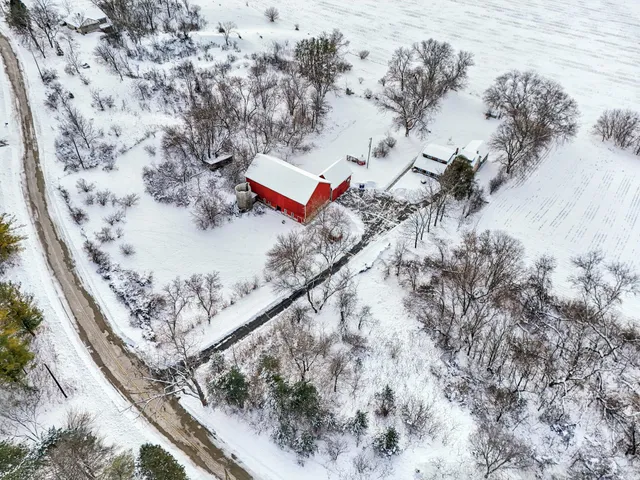 $650,000 | 6273 Pleasant Hill Drive, Trenton, WI 53095