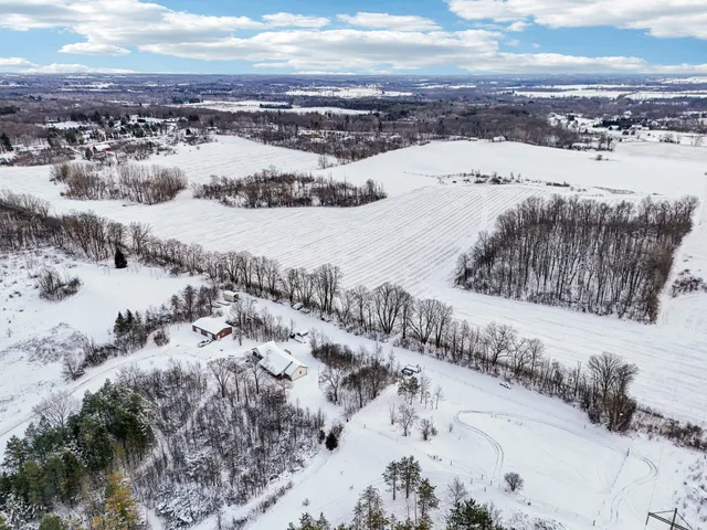 $650,000 | 6273 Pleasant Hill Drive, Trenton, WI 53095