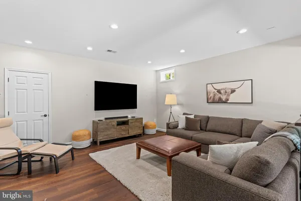 $1,250,000 | 25775 Tullow Place, Chantilly, VA 20152