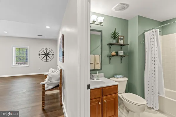 $1,250,000 | 25775 Tullow Place, Chantilly, VA 20152