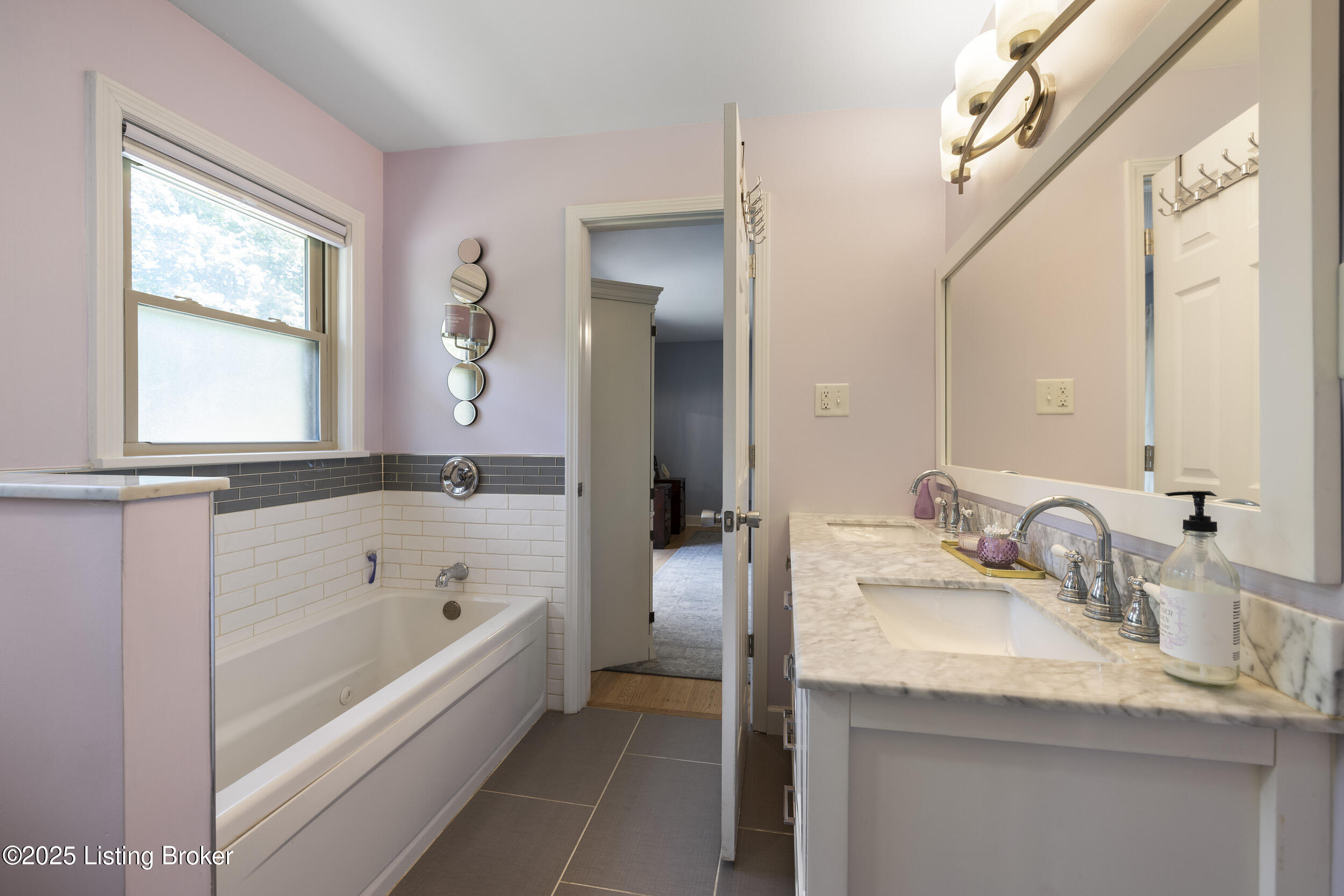 4221 Dolphin Road Louisville, KY 40220 - Photo 23 of 56 Full Bathroom