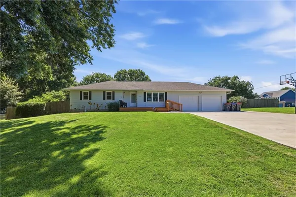 $379,500 | 3714 North 154th Terrace, Basehor, KS 66007
