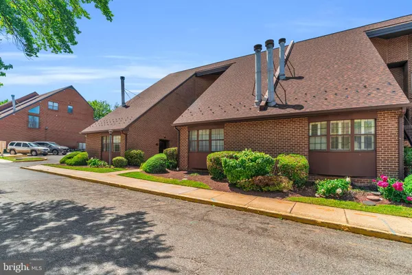 $215,000 | 3040 Pineview Court Northeast, Washington, DC 20018
