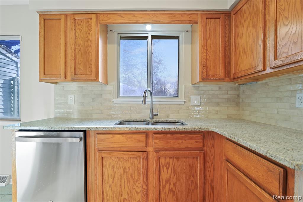 321 Terrace Drive Flushing, MI 48433 - Photo 17 of 47