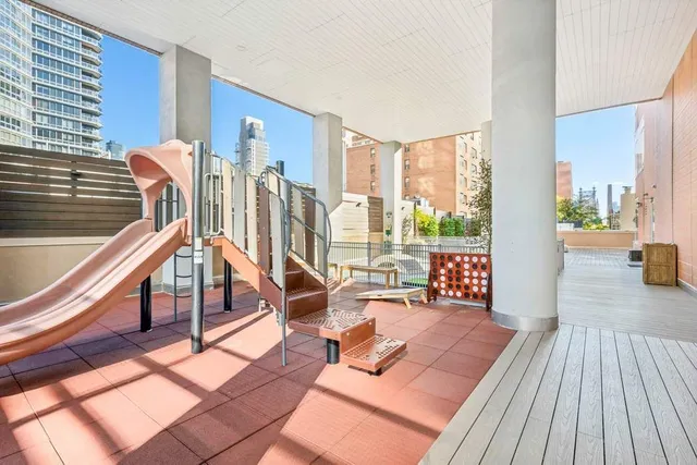 $1,845,000 | 205 East 59th Street, Unit 20B | Lenox Hill