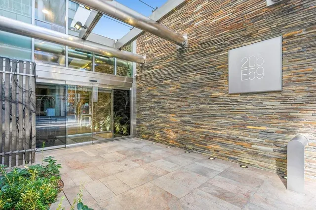 $1,845,000 | 205 East 59th Street, Unit 20B | Lenox Hill